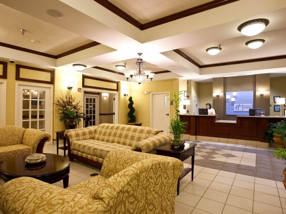 Holiday Inn Express Clanton By IHG Hotel in Alabama