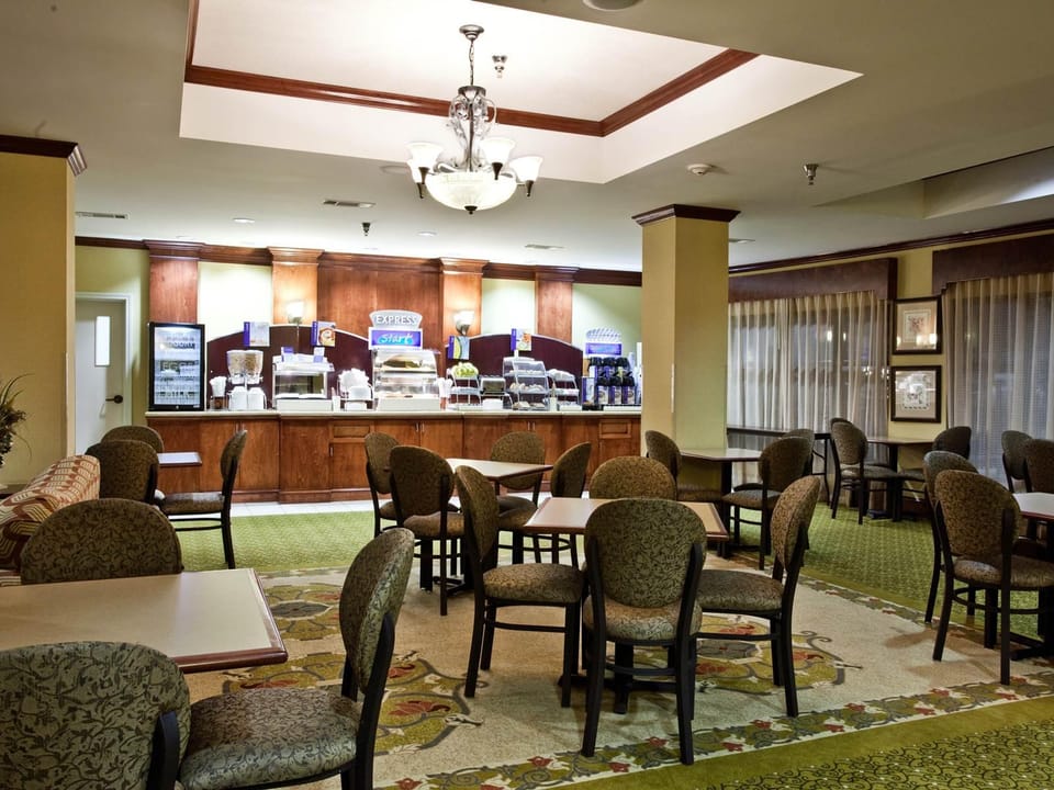 Holiday Inn Express Clanton By IHG Hotel in Alabama
