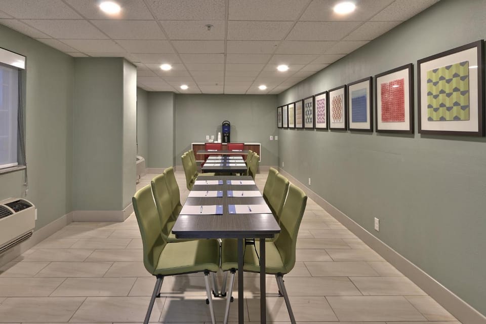 Holiday Inn Express Santa Rosa By IHG Hotel in Santa Rosa