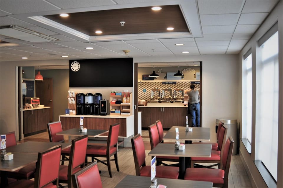 Holiday Inn Express Hotel & Suites Boston - Marlboro By IHG Hotel in Middlesex County