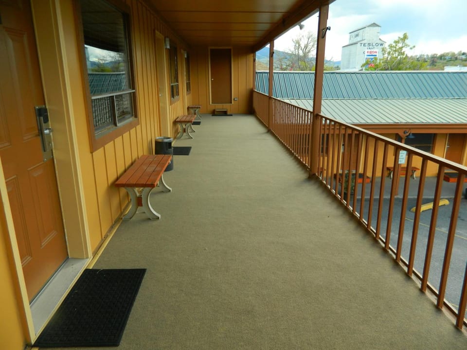 Country Motor Inn Inn in Livingston