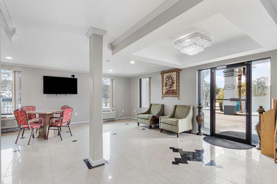 Regency Inn Near Boardwalk & Hurlburt Field Motel in Fort Walton Beach