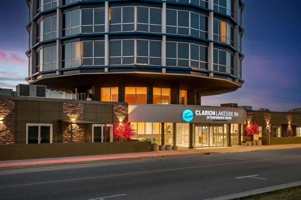 Clarion Lakeside Inn & Conference Centre Inn in Kenora
