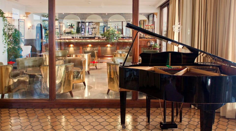 Bar/lounge