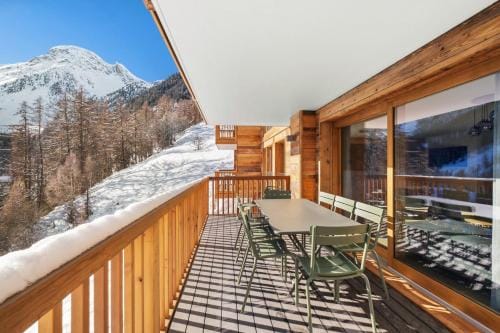 Chalet Les Rahas by Mrs Miggins Hotel in Canton of Valais