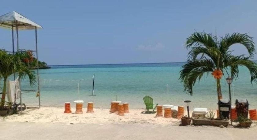 Aizawa Beach Resort Resort in Central Visayas