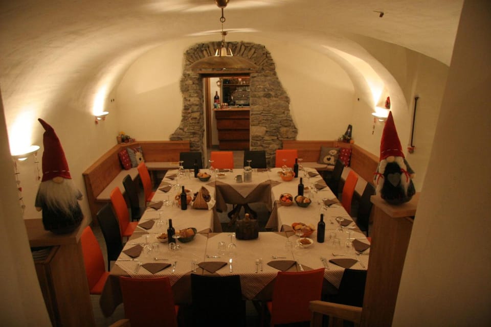 Ostello del Castello Tirano Hotel in Province of Brescia