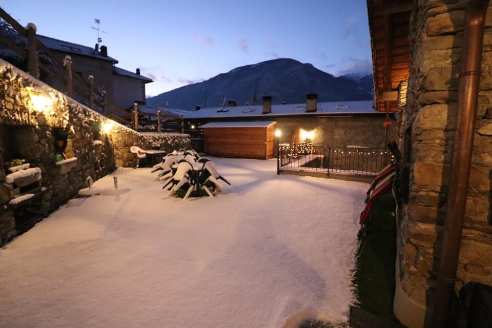 Ostello del Castello Tirano Hotel in Province of Brescia