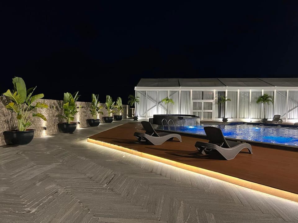 Swimming pool