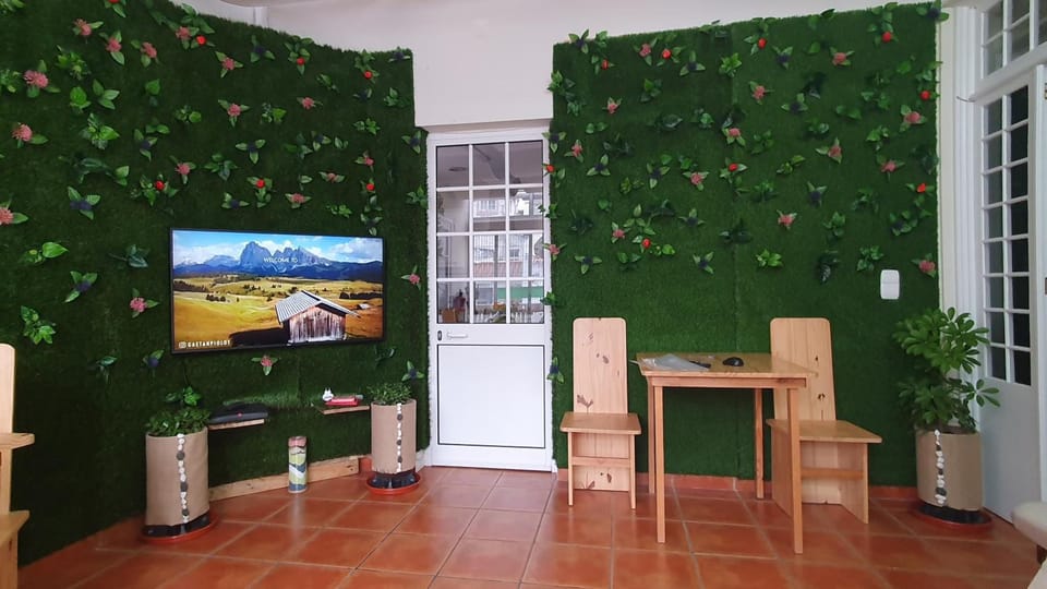 Shared lounge/TV area