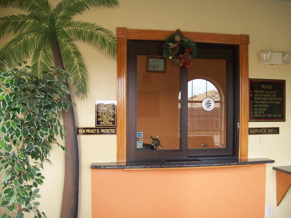 Luxury Inn and Suites Seaworld Motel in San Antonio