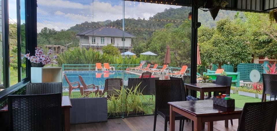 Khao Sok Royal Bamboo Hostel Hostel in Khlong Sok