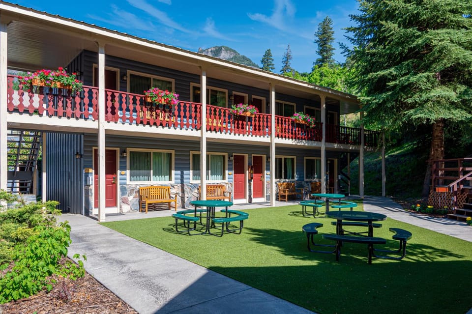 Box Canyon Lodge and Hot Springs Motel in Ouray