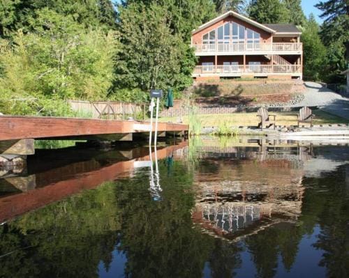 Lakeside Living Suite! Mt Rainier, Nwtrek, Jblm Hotel in Washington