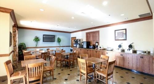 Mountain Inn & Suites Airport - Hendersonville Hotel in Fletcher