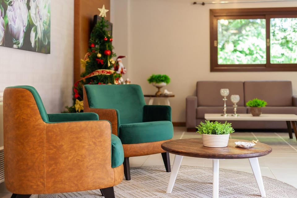 Shared lounge/TV area
