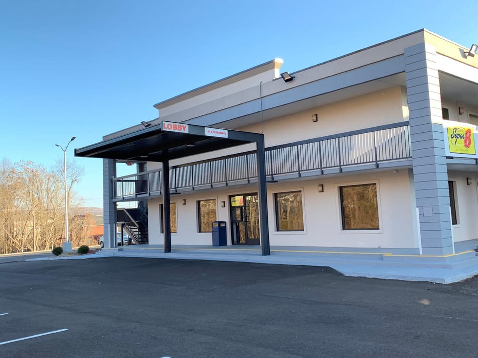 Super 8 by Wyndham Cookeville Hotel in Cookeville