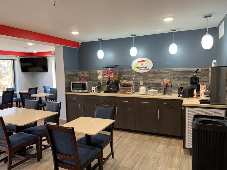 Super 8 by Wyndham Cookeville Hotel in Cookeville