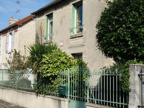 Chambre d'hotes sur jardin acces PMR Hotel in Caen