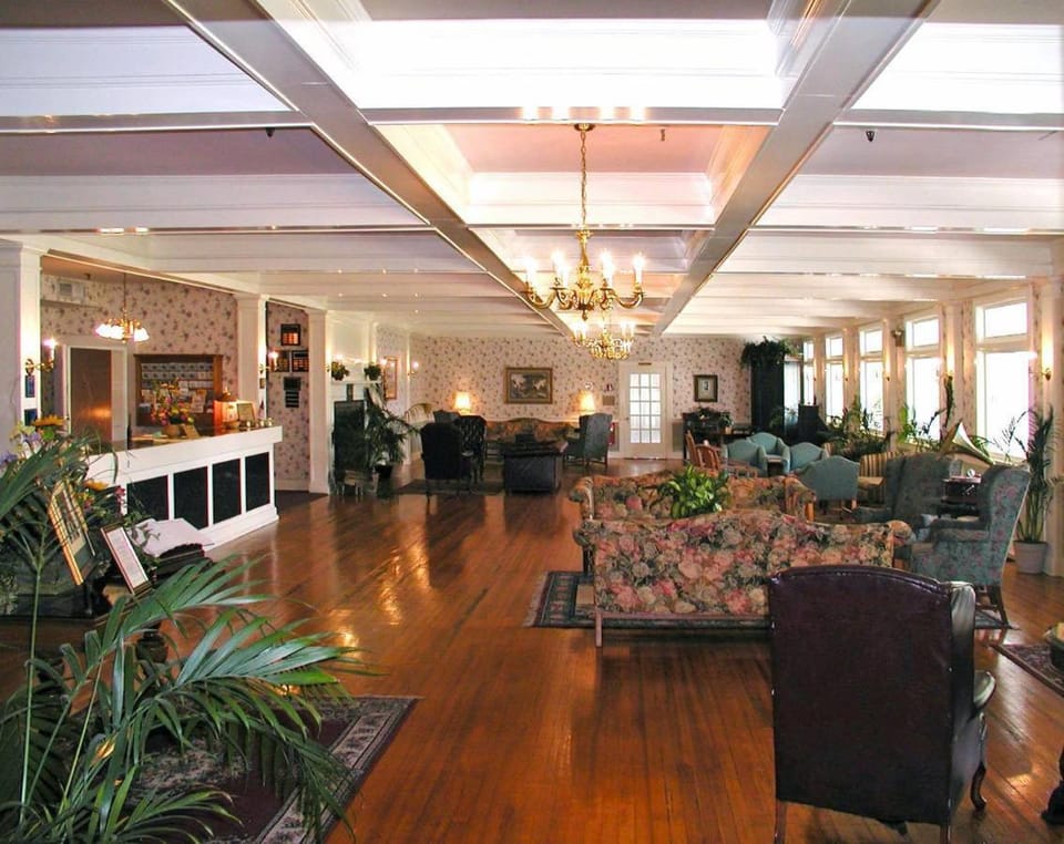 Shared lounge/TV area