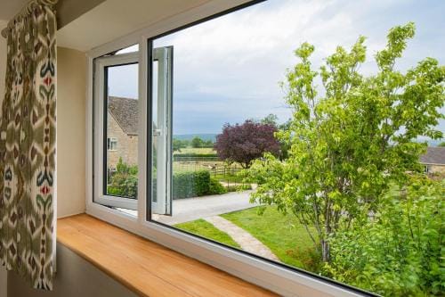 Banbury Hill Farm Bed & Breakfast Hotel in West Oxfordshire District