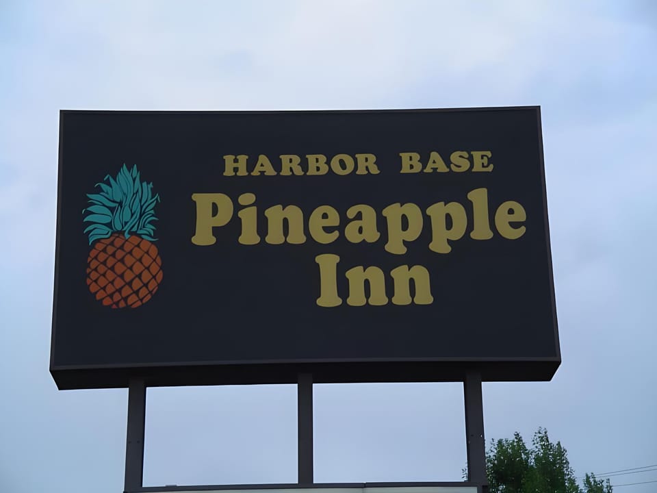 Harbor Base Inn Motel in Newport