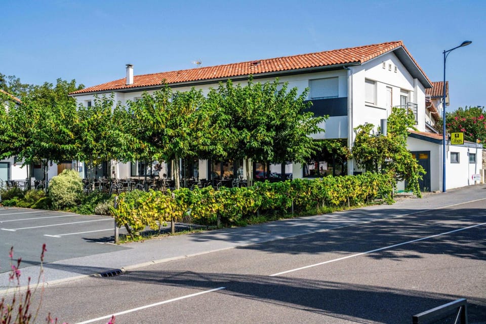 Logis Hotels Gnac e Pause Hotel in Nouvelle-Aquitaine