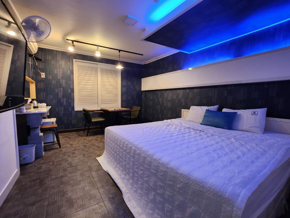 Geojedo Jangpyeong S Motel in South Korea