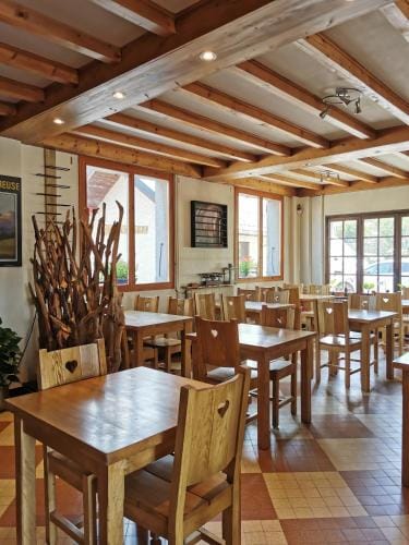 Hotel Au Feu De Bois Hotel in Auvergne-Rhône-Alpes