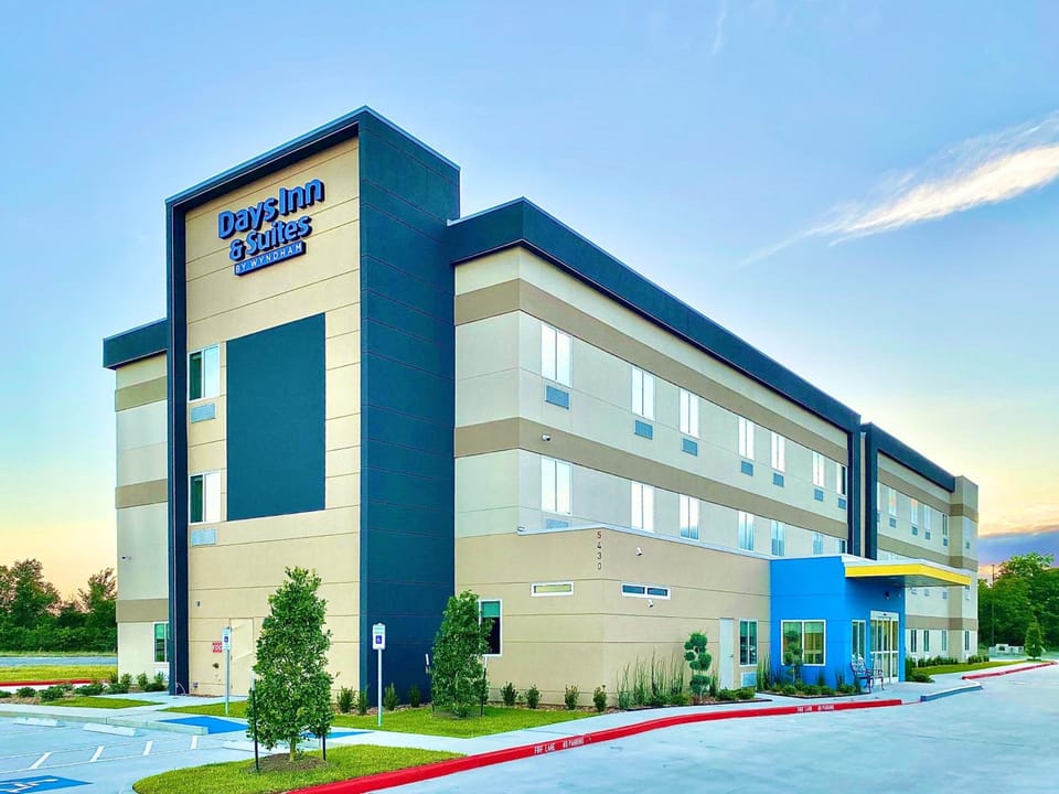Days Inn by Wyndham Beaumont West I-10 Walden Hotel in Beaumont