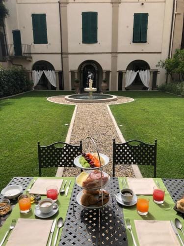 LUCUS Exclusive Bed and Breakfast Hotel in Capannori