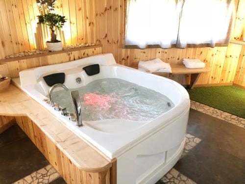 REnt Room Wood Hotel in Anguillara Sabazia