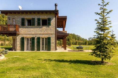 JOIVY Superb Villas with Tennis Court, Garden and BBQ area Hotel in Emilia-Romagna