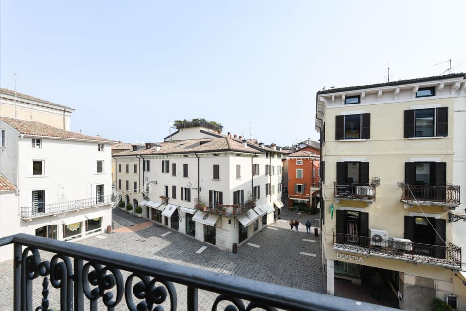 Flowers Apartments Hotel in Desenzano del Garda