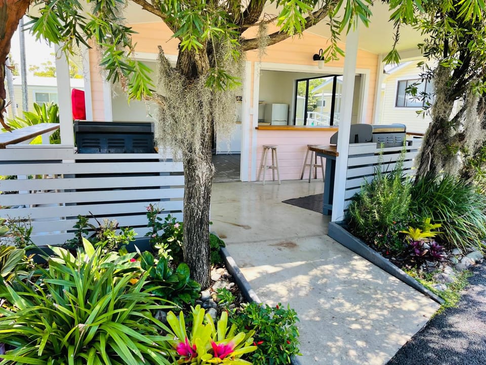 Little Palm Cabins Apartment hotel in Lake Cathie