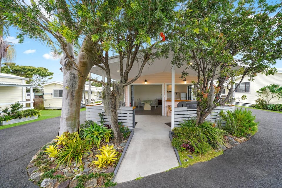 Little Palm Cabins Apartment hotel in Lake Cathie