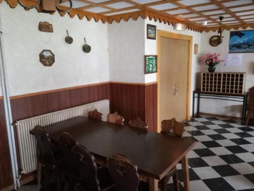 Chalet Les Cimes Hotel in Haute-Savoie