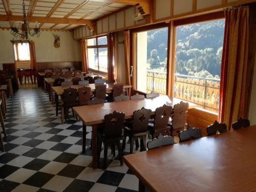 Chalet Les Cimes Hotel in Haute-Savoie