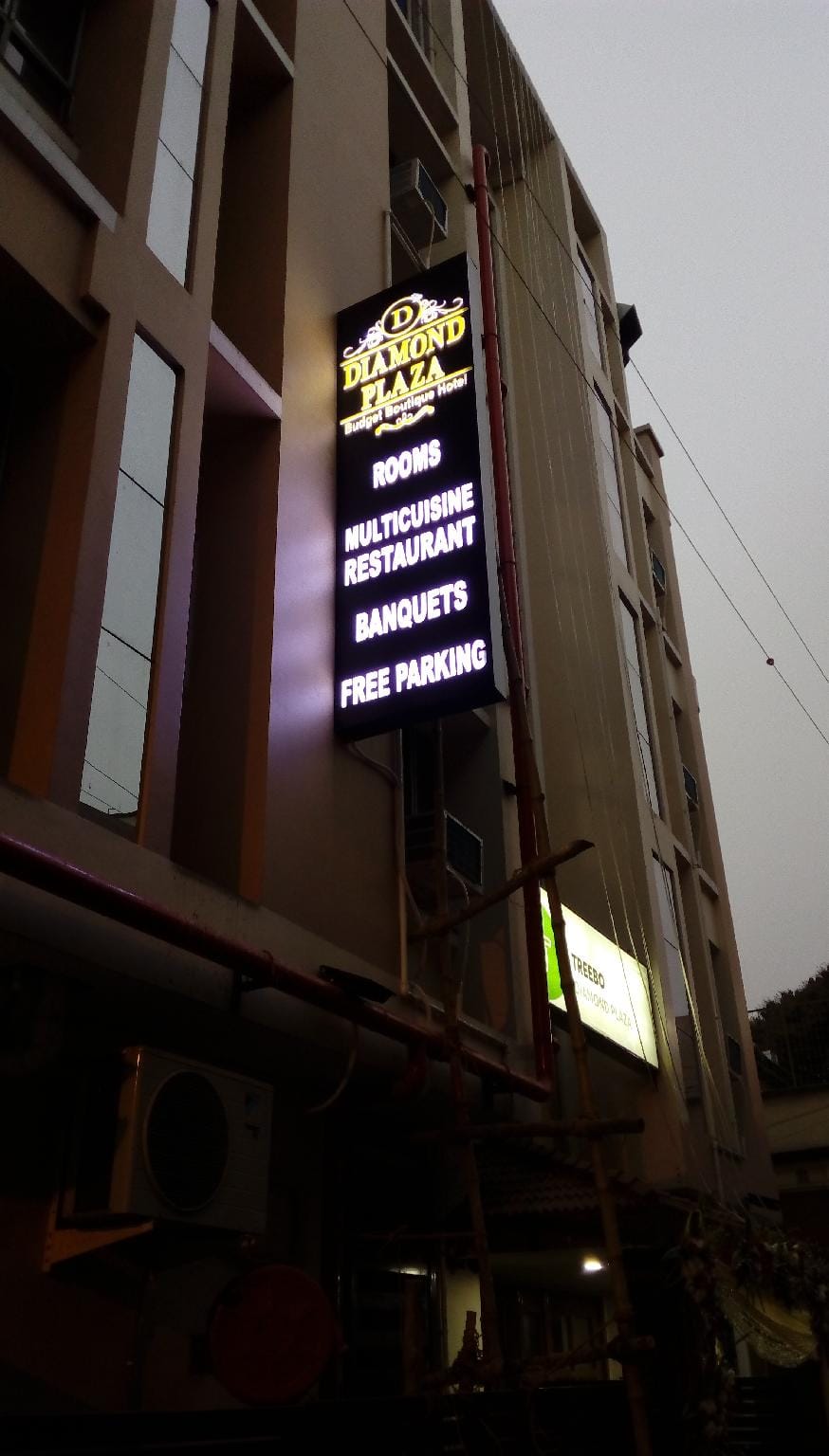 Hotel Diamond Plaza Bowbazar Hotel in Kolkata