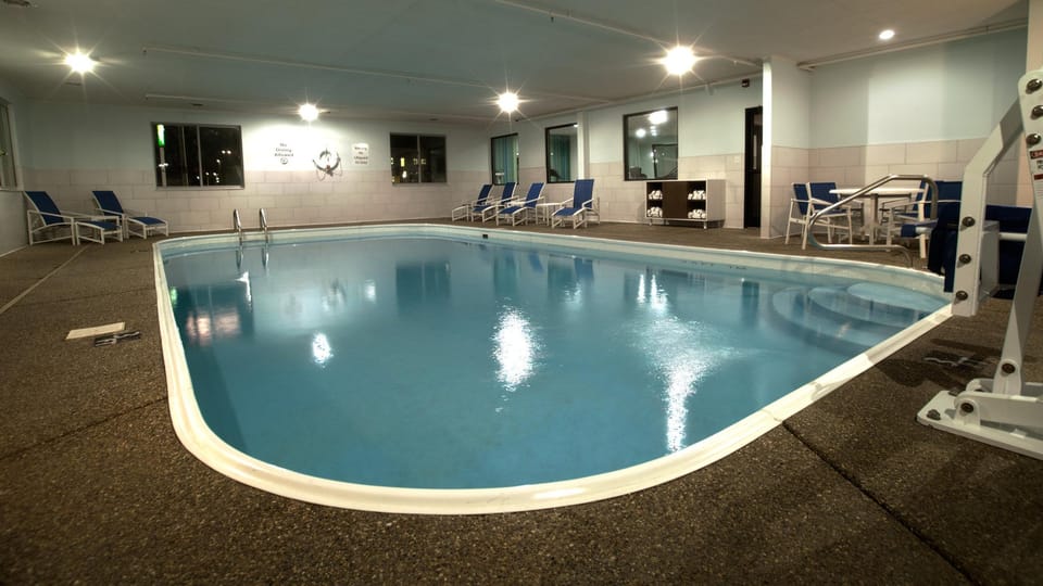Holiday Inn Express & Suites Evansville North By IHG Hotel in Indiana