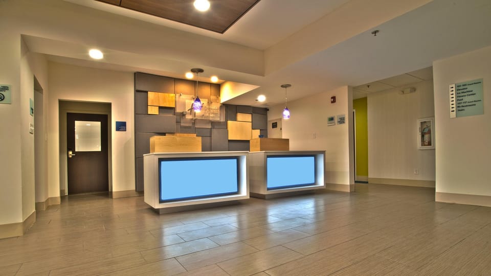 Holiday Inn Express & Suites Evansville North By IHG Hotel in Indiana