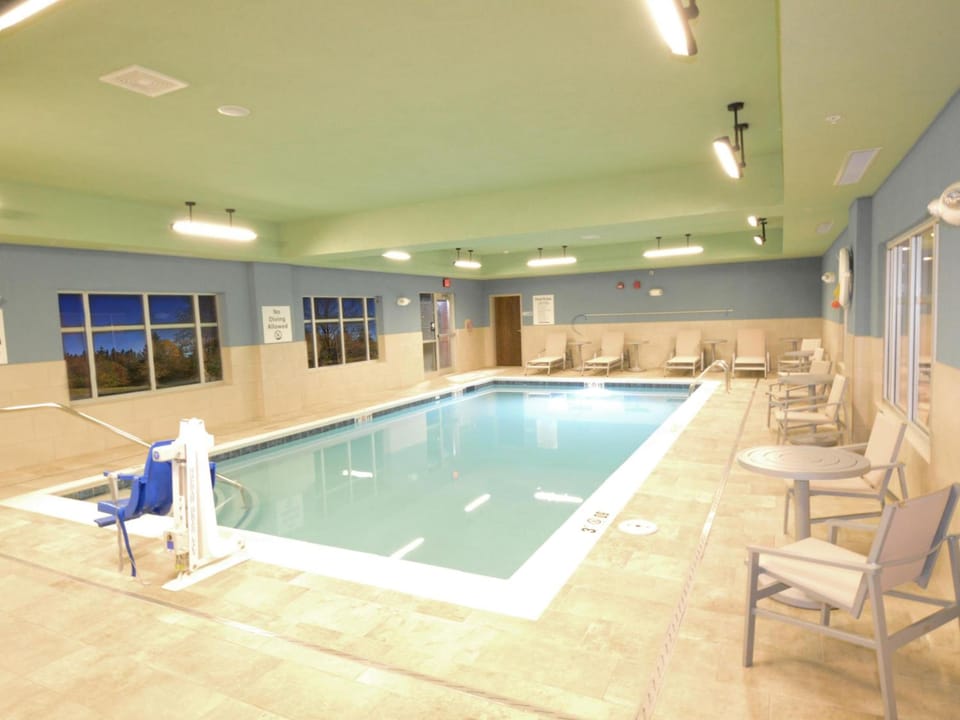 Holiday Inn Express & Suites Toledo South - Perrysburg by IHG Hotel in Perrysburg