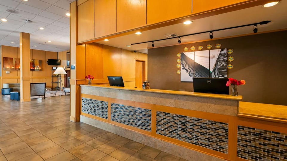 Best Western Plus Silverdale Beach Hotel Hotel in Silverdale