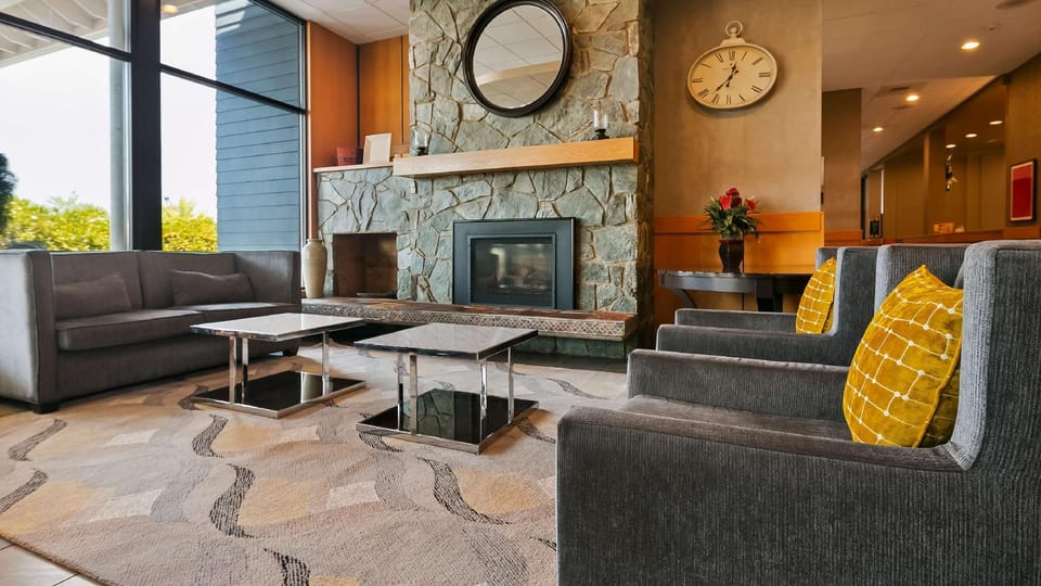 Best Western Plus Silverdale Beach Hotel Hotel in Silverdale