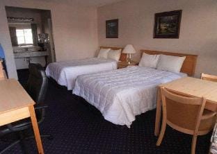 Econo Lodge Inn and Suites Central Hotel in Medford