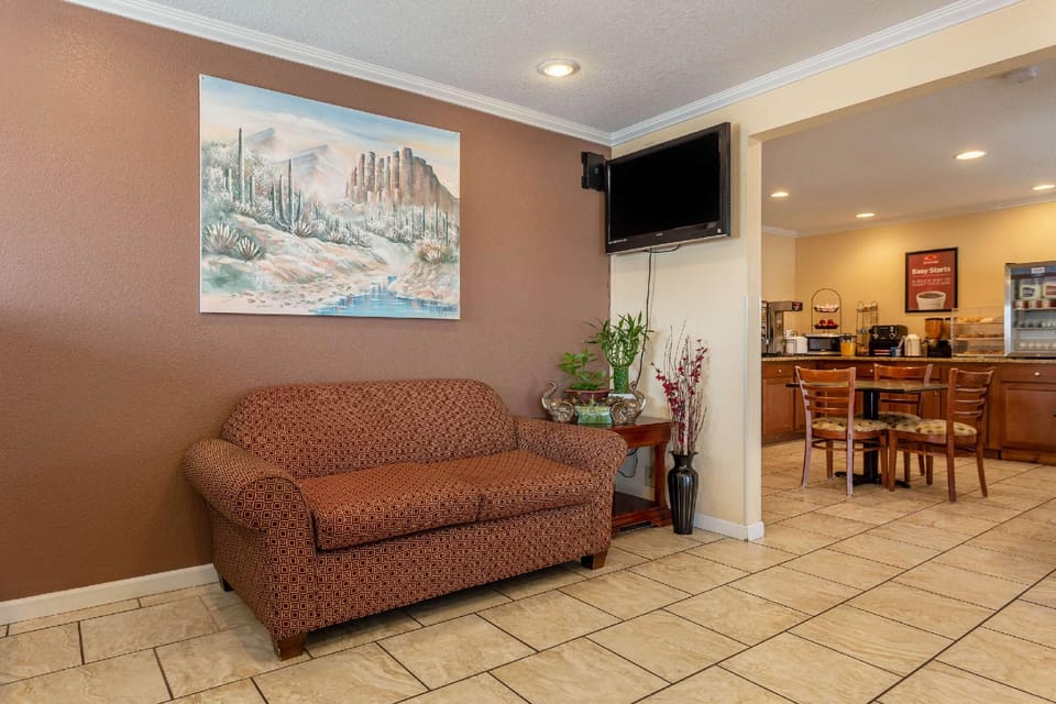Econo Lodge Inn & Suites Santa Rosa Hotel in Santa Rosa
