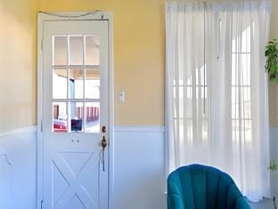 Harrisonville Inn & Suites Motel in Ozark Mountains