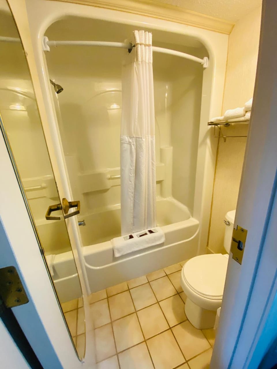 Harrisonville Inn & Suites Motel in Ozark Mountains