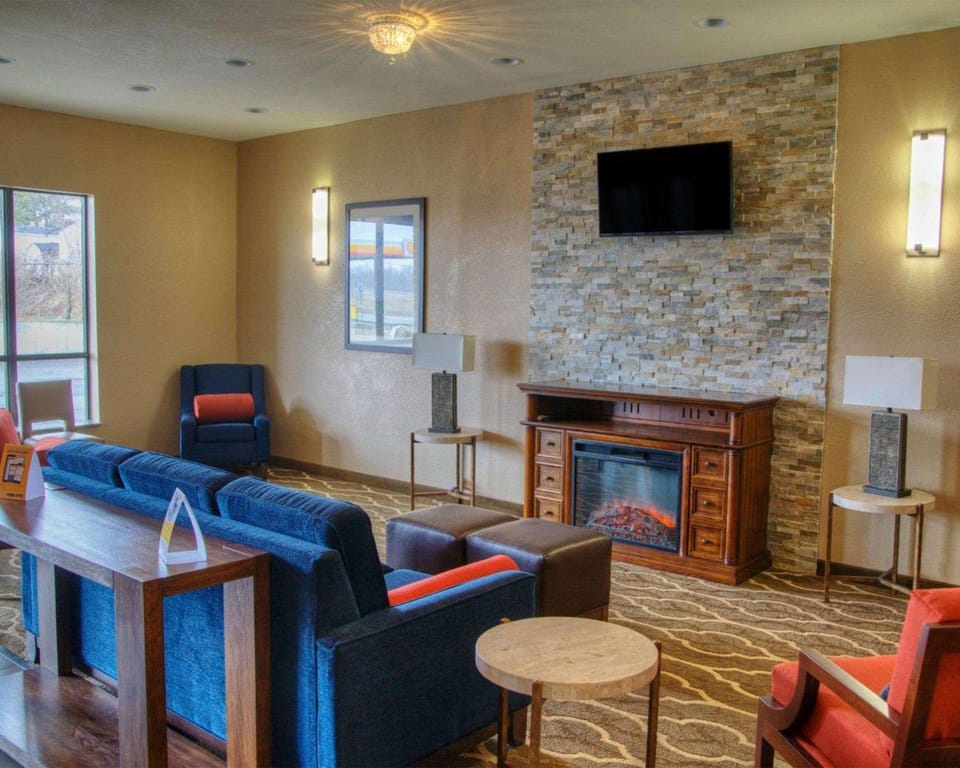 Comfort Suites Plymouth near US-30 Hotel in Indiana