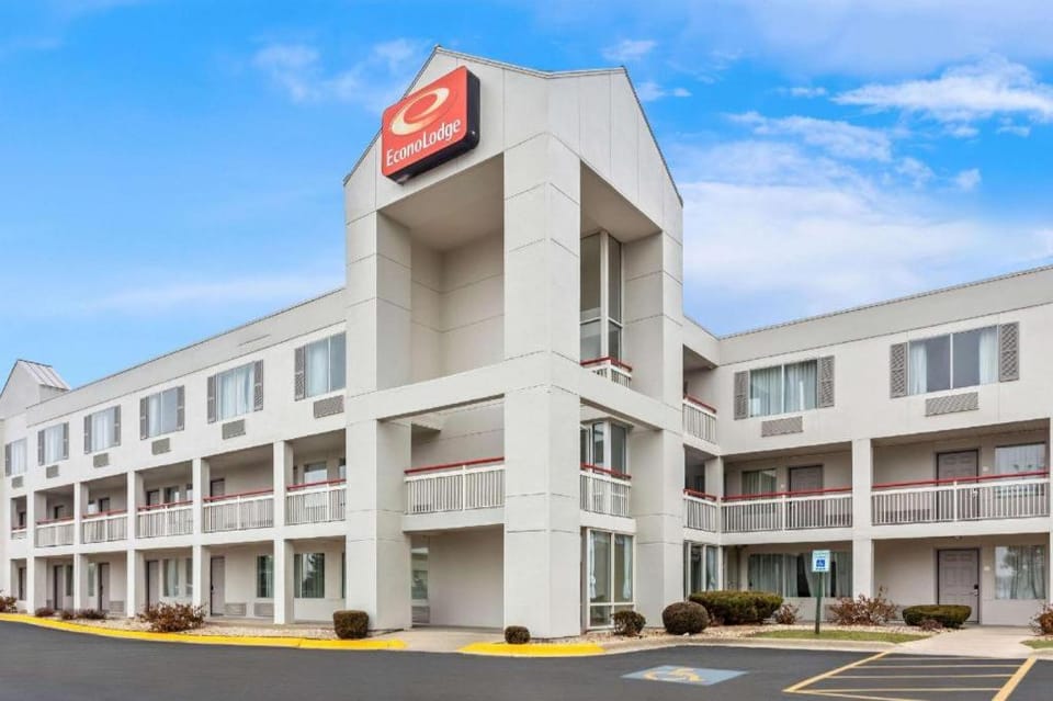 Econo Lodge Willowbrook Hotel in Willowbrook